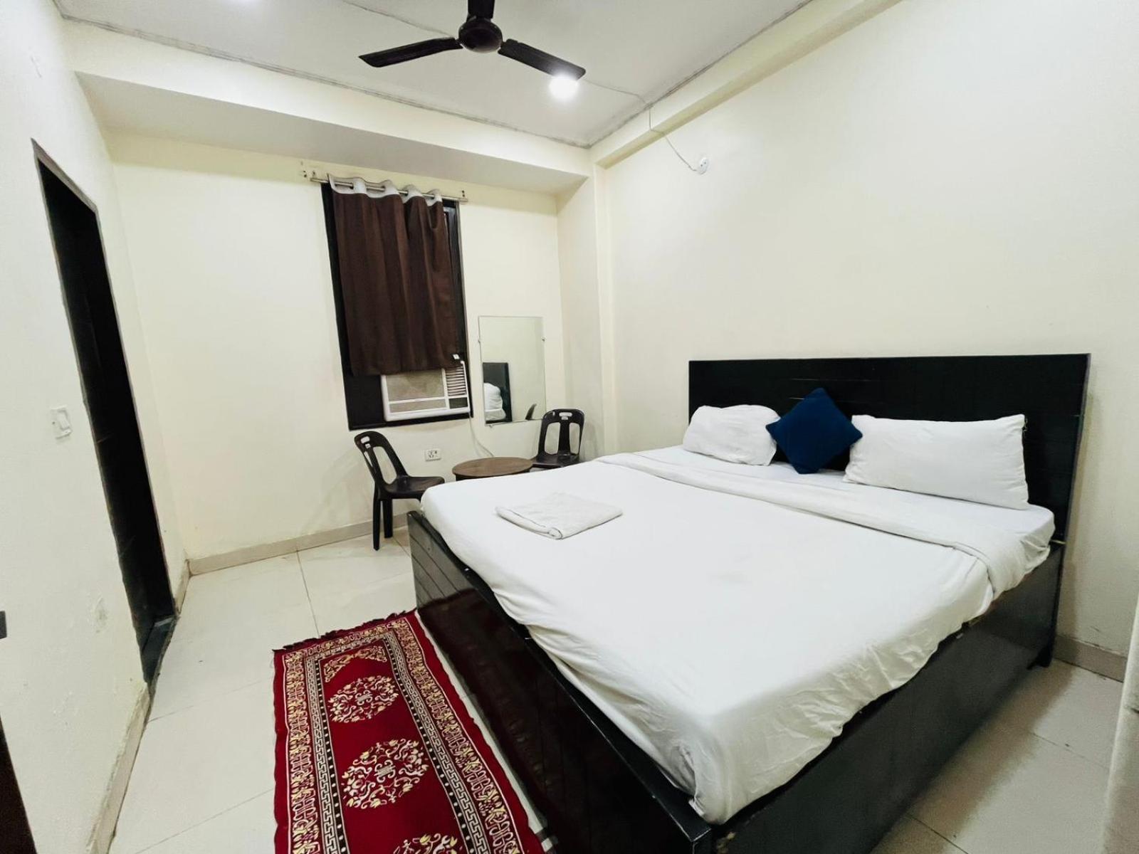 Night - Safdarjung Enclave Couple Friendly * New Delhi