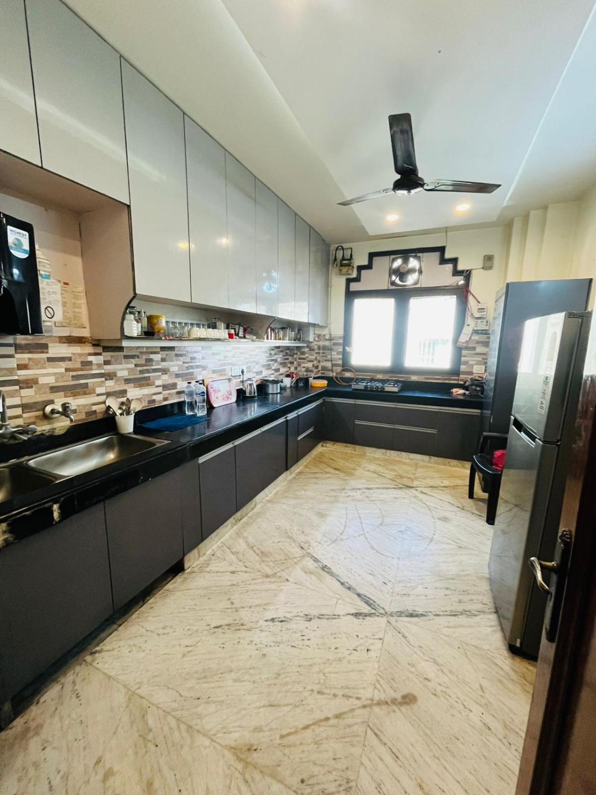 Night - Safdarjung Enclave Couple Friendly Apartment